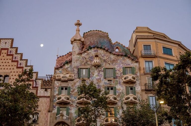 12 Amazing Places In Barcelona To See Other Than La Sagrada Familia