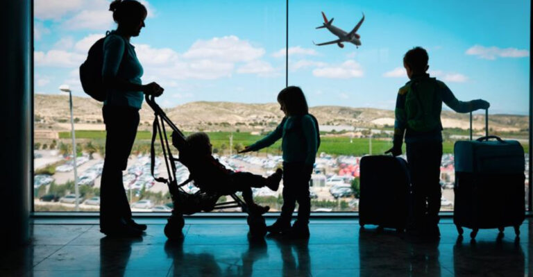 15 Essential Tips for Flying with Kids for the First Time