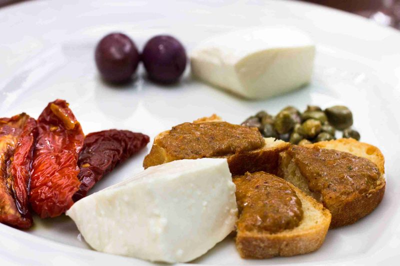 Where To Eat (Top Restaurants, Local Cuisine)