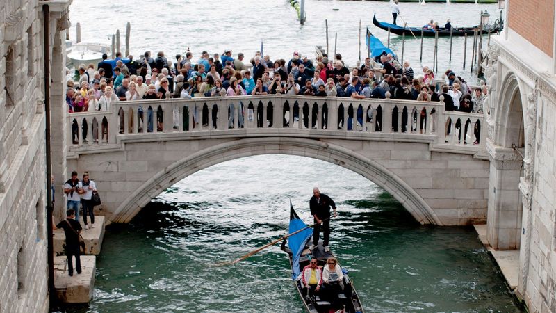 Venice's Overcrowded Canals