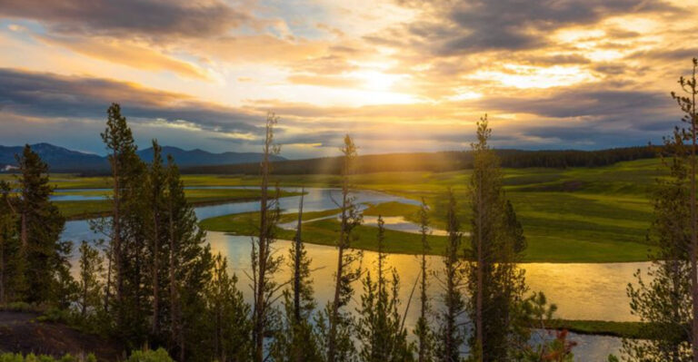 The ‘Most Beautiful Roadway In America’ Is An Unforgettable Entrance To A National Park