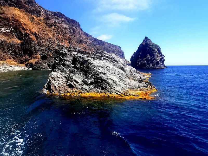 Outdoor Activities (Hiking, Diving, Boat Tours)
