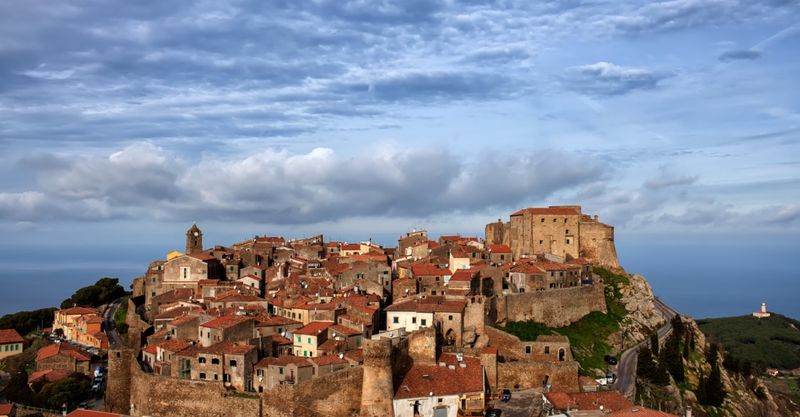 Discover Giglio Castello