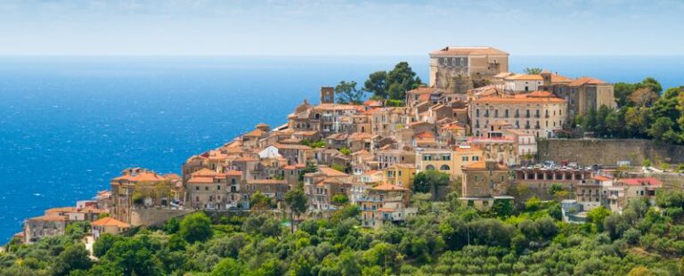 19 Picturesque Villages In The Italian Countryside
