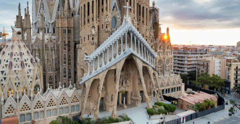 15 Common Mistakes Tourists Make When Visiting La Sagrada Familia