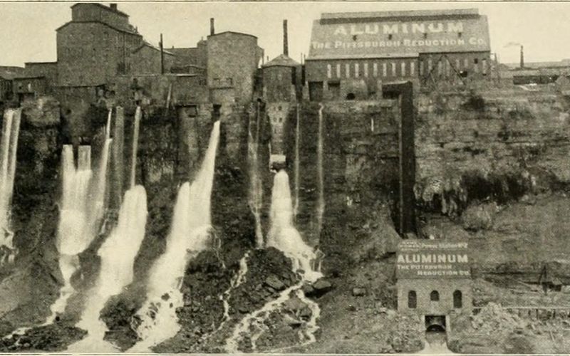 1900s – Early Tourists Visiting Niagara Falls