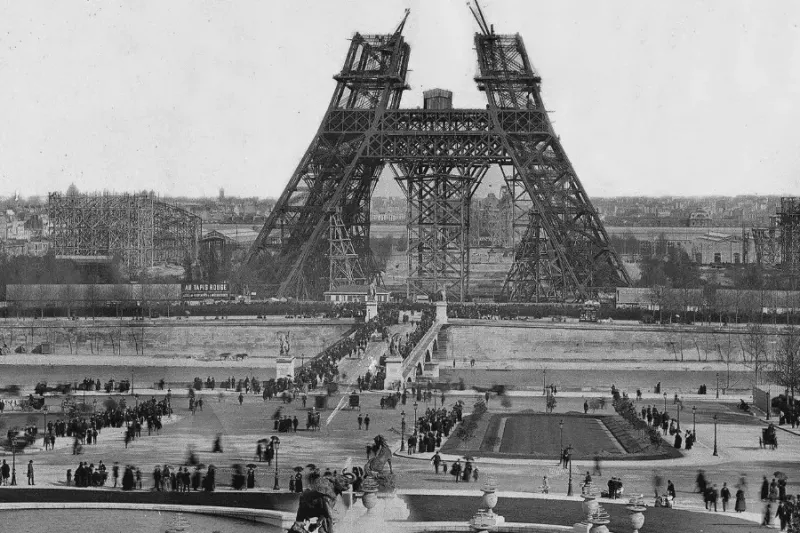 1920s – Tourists At The Eiffel Tower In Paris