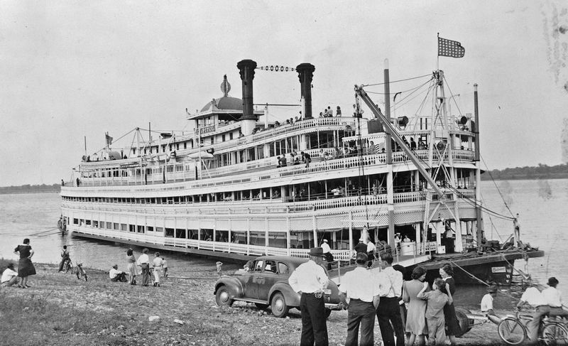 1920s – Steamboat Cruise On The Mississippi River