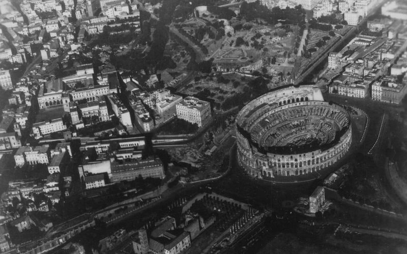1940s – Wartime Tourists In Rome
