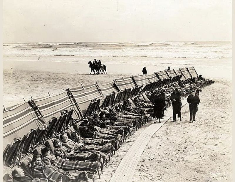 1940s – Vintage Beachgoers At Atlantic City Boardwalk