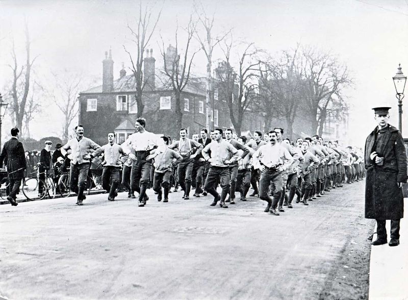 1940s – Soldiers On Leave Visiting London Landmarks