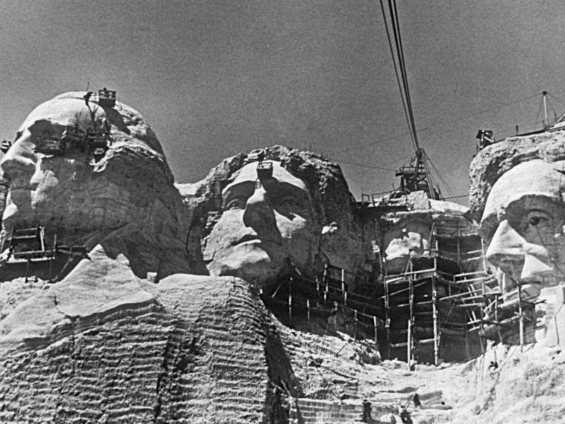 1940s – Tourists At Mount Rushmore