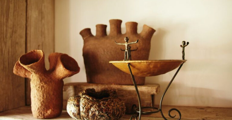 23 Smart Ways To Display Retro Travel Souvenirs In Your Home