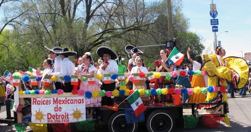 Vintage Cars And Floats In Cinco De Mayo Parades