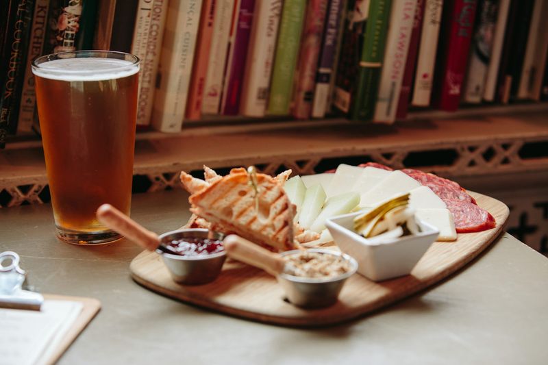 Book & Bar – Portsmouth, New Hampshire, USA