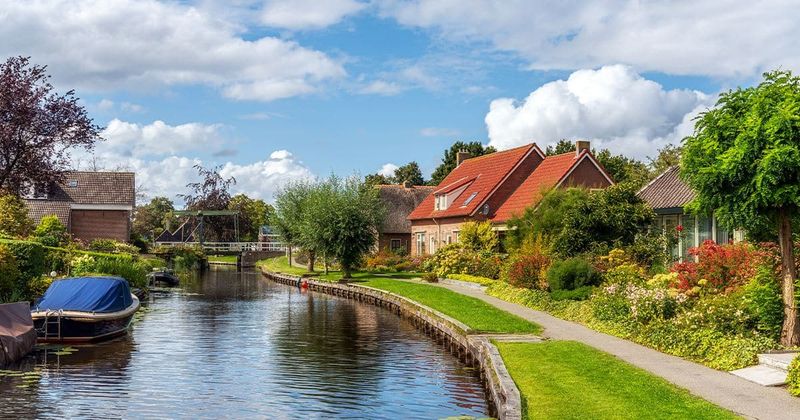 Giethoorn, Netherlands (Cute but Felt Dull)