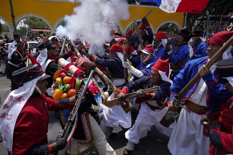 Mexico City’s Battle Reenactment