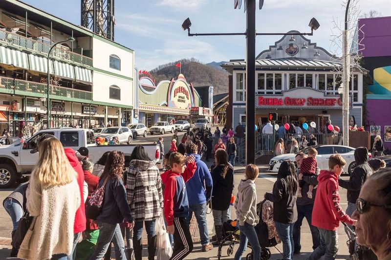 Gatlinburg, Tennessee - Tourist Trap Central
