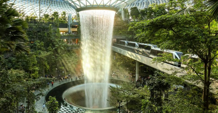 10 Airports Travelers Love + 10 That Are Just A Headache