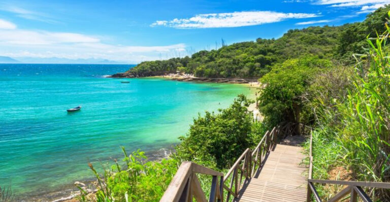 10 Beach Towns That Feel Like Paradise—And 5 That Honestly Aren’t Worth The Drive