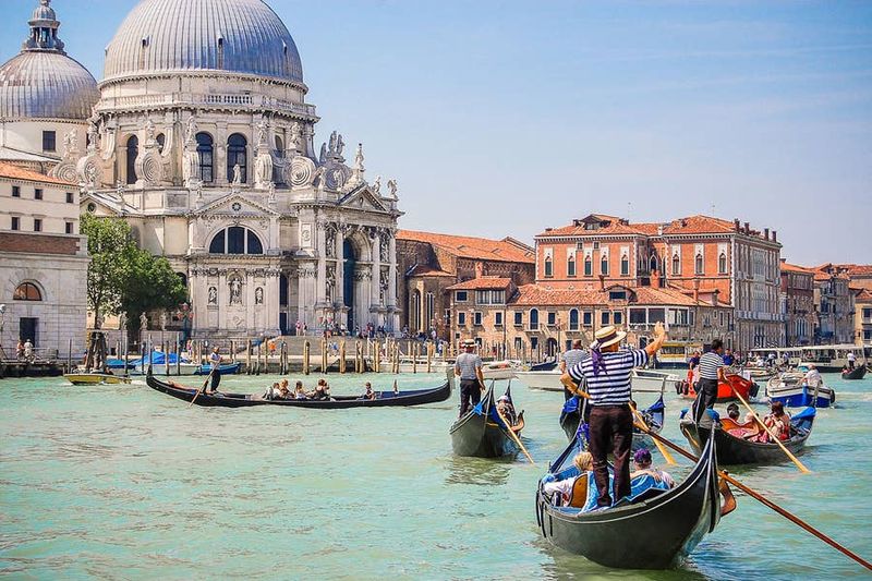 Skip It: Overpriced Gondola Rides in Venice