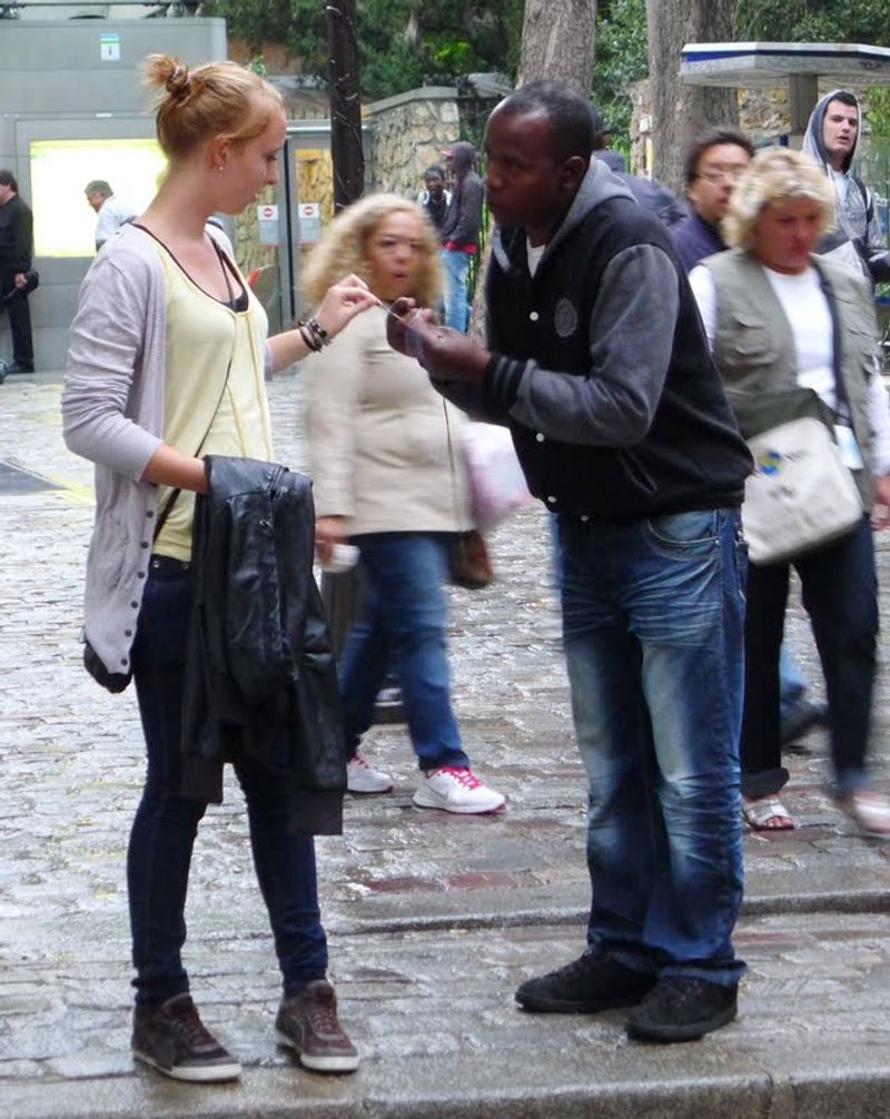 The Bracelet Trick – Paris