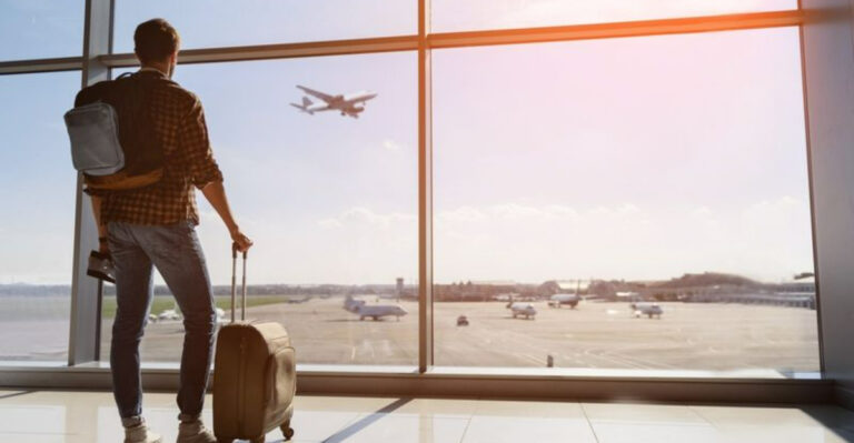 15 Financial Mistakes Tourists Always Make