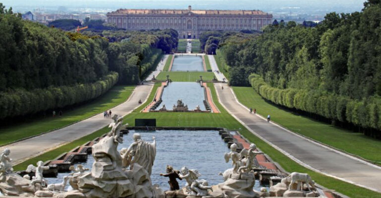 15 Royal Palaces In Europe That’ll Leave You Speechless