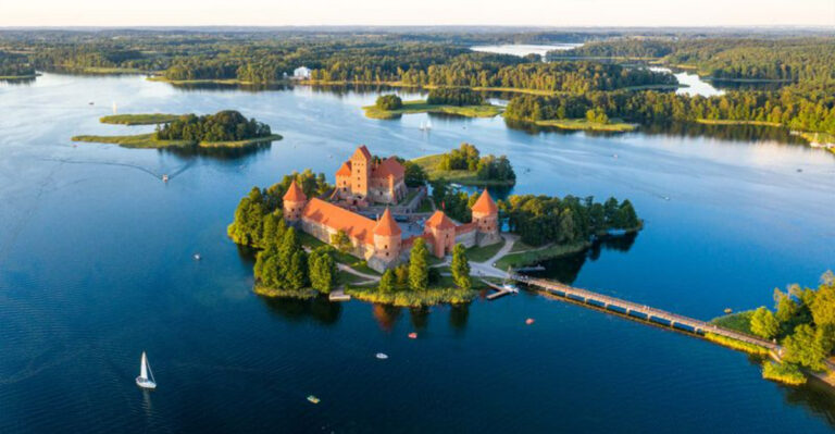 31 Enchanting Castles To See Around The World