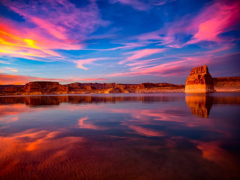 Arizona – Lake Powell’s Lone Rock Beach