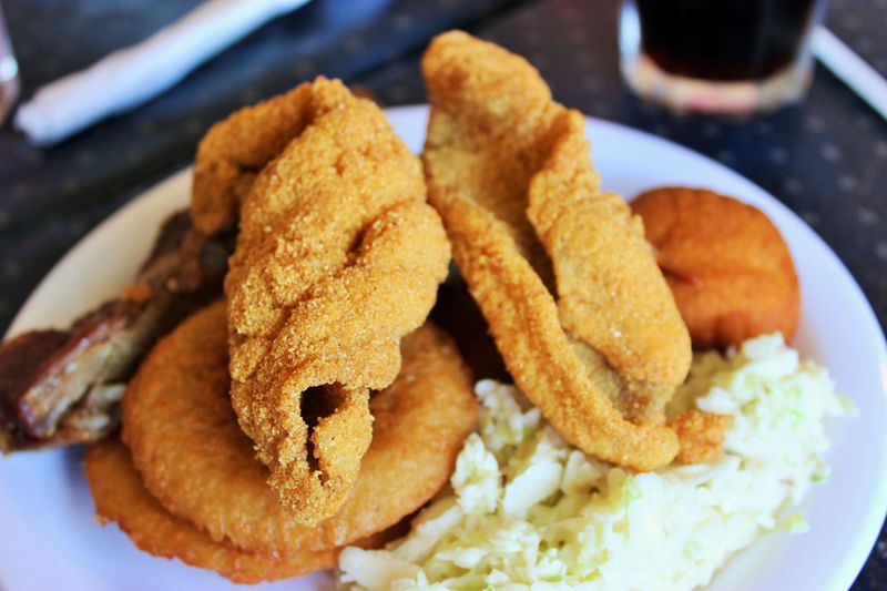 Arkansas – Fried Catfish At Jones Bar-B-Q Diner
