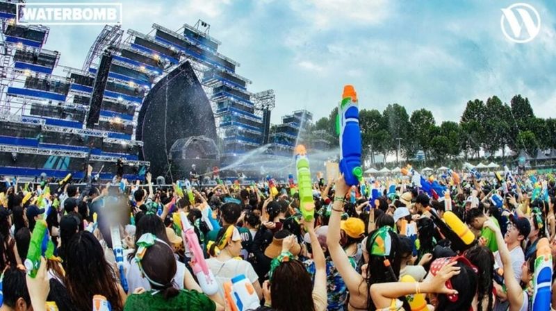 South Korea's K-Pop Entertainment Universe Attracts Global Fans