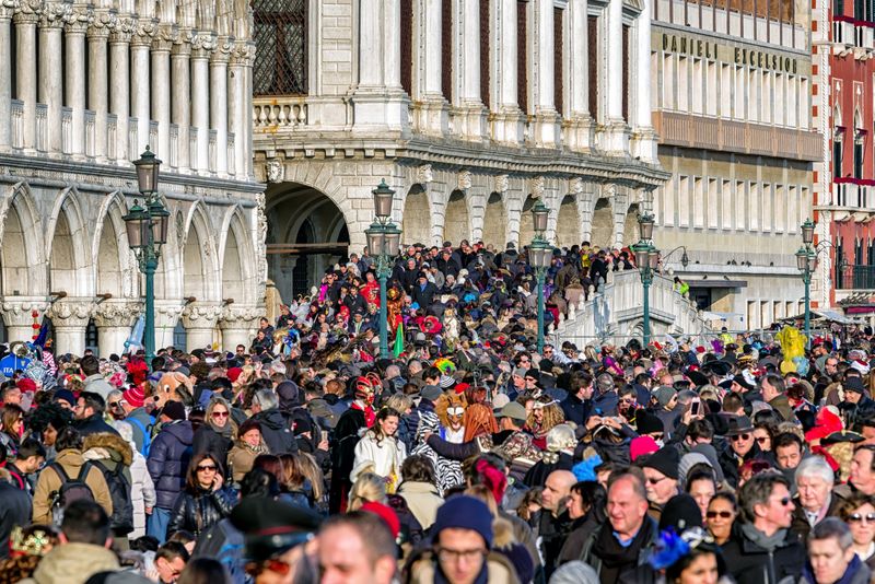 Venice During Summer: A Sweaty Maze of Selfie Sticks