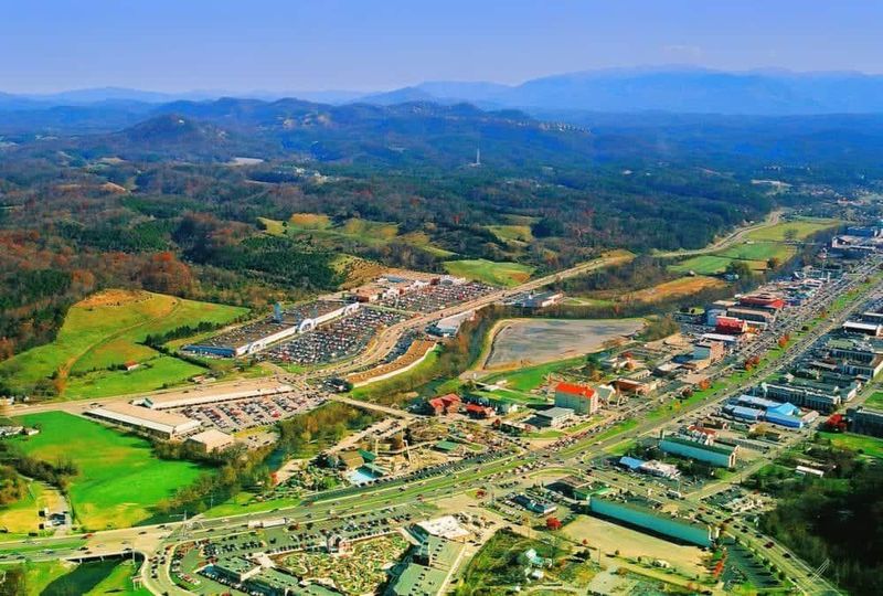 Pigeon Forge, Tennessee: Tourist Trap in the Smokies