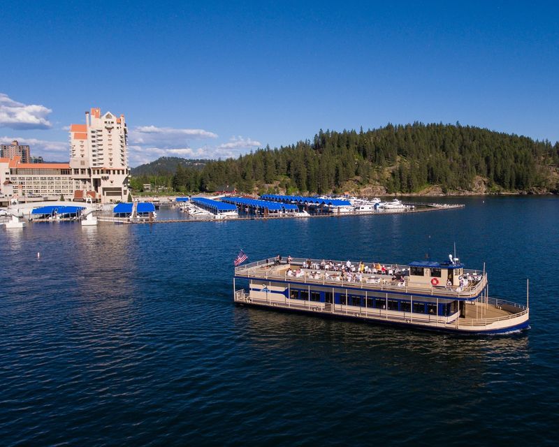 Brunch Cruise Con: Set Schedules And Limited Flexibility