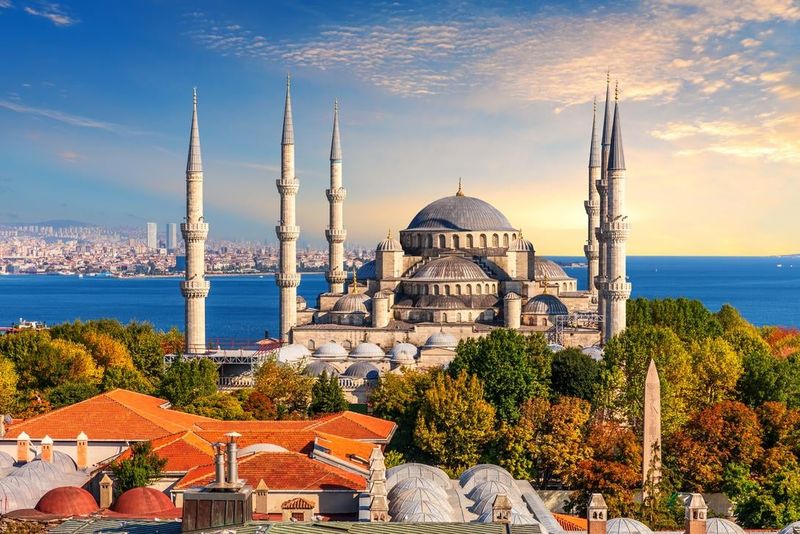 Shoe Shine & Friendly Local Invitation Scams – Istanbul, Turkey