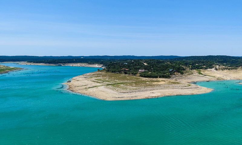 Medina Lake's Pristine Waters