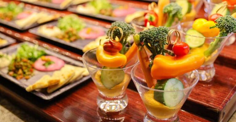 Coast-To-Coast All-You-Can-Eat Buffet Chains: 8 Duds & 8 Must-Tries For Foodie Travelers
