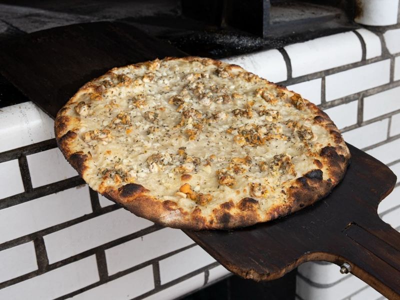 Connecticut – Clam Pizza At Frank Pepe Pizzeria