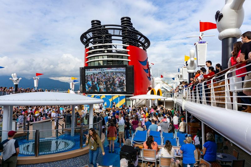 Join Cruise Roll Call Groups 1-2 Months Before