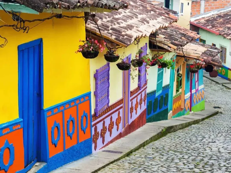 Guatapé's Vibrant Views (Bonus Gem)