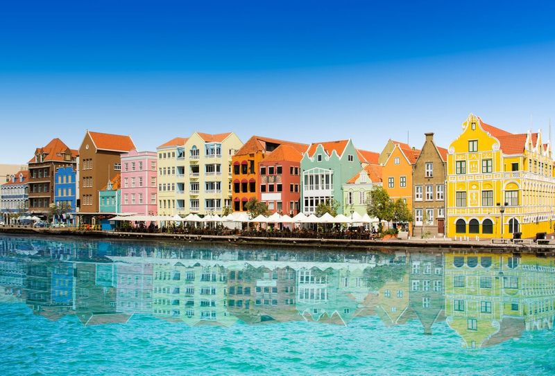 Curaçao: Dutch-Caribbean Color Explosion