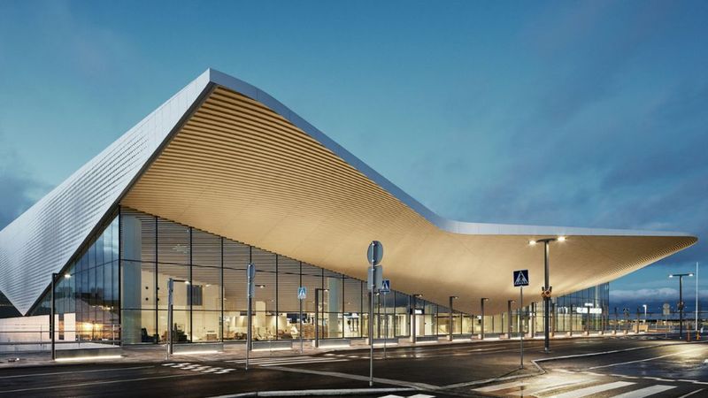 Helsinki-Vantaa Airport (HEL)
