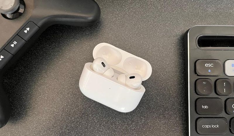 Wireless Earbuds in Charging Cases
