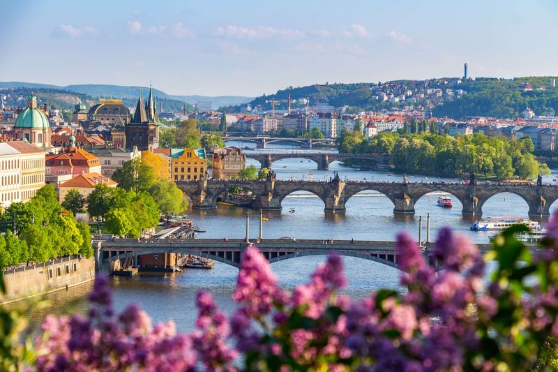 Money Exchange Tricks & Inflated Restaurant Bills – Prague, Czech Republic