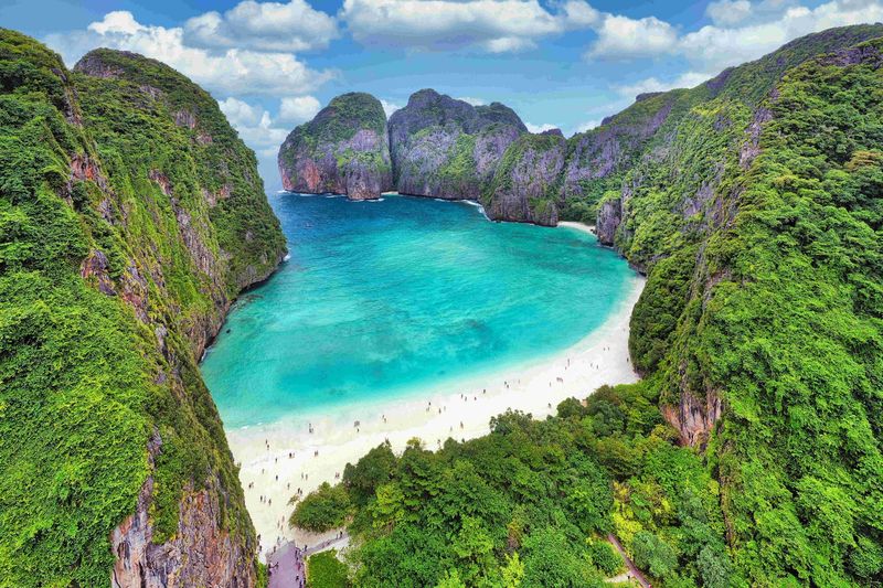 Thailand: Tourist Traps Overshadow The Culture