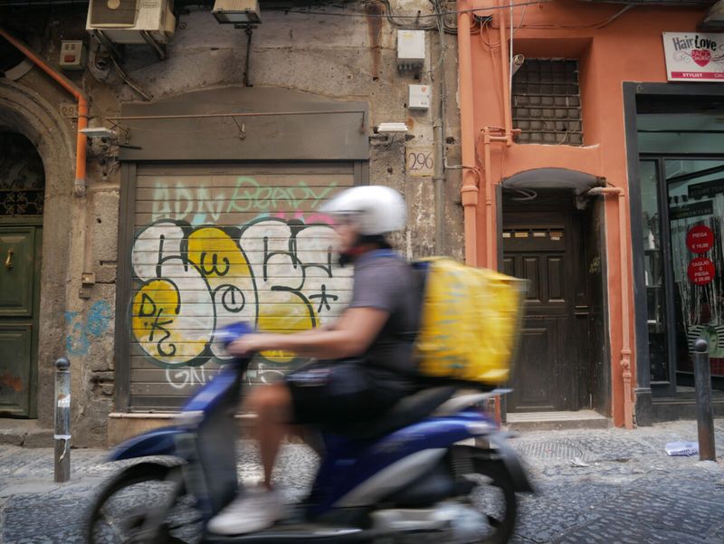 Naples Rushed Vibe