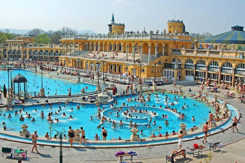 Széchenyi Baths, Budapest: Overcrowded Pools and Hygiene Concerns