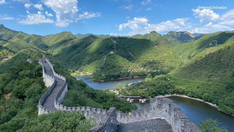Huanghuacheng by Water