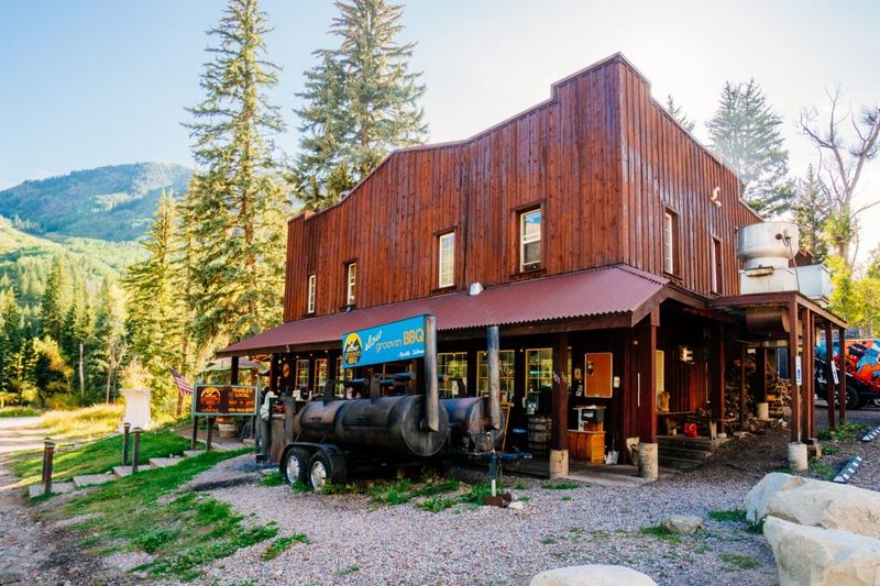 Grab A Bite At Slow Groovin' BBQ